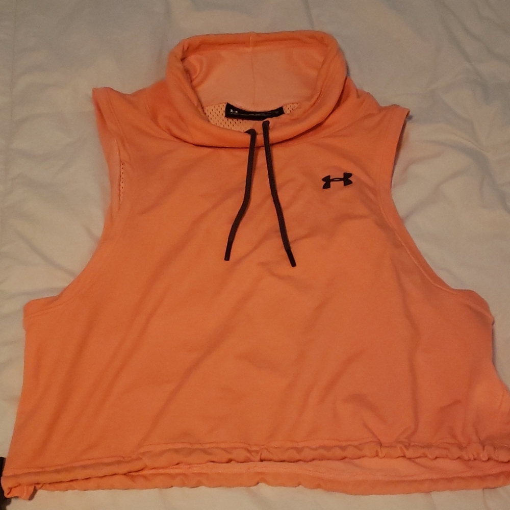 Womens under armour workout top size M